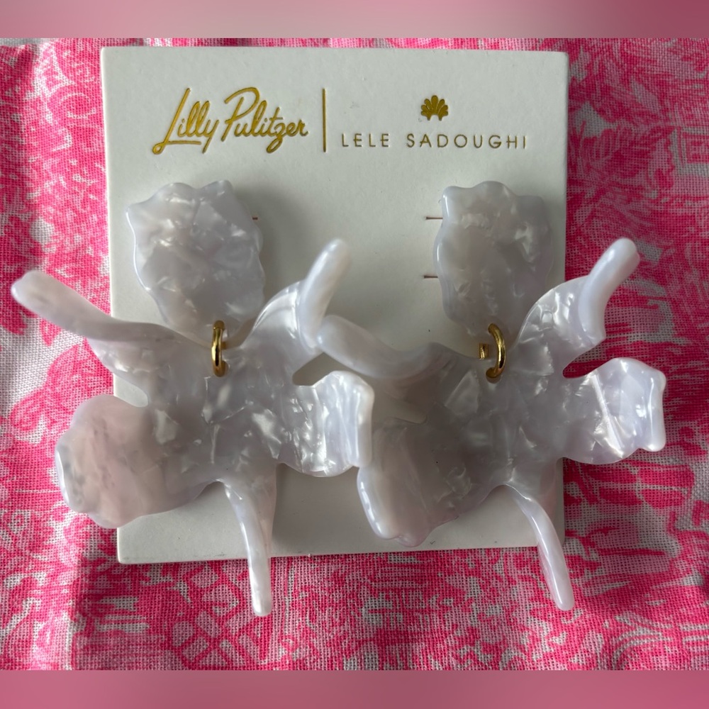 Lilly Pulitzer Pearlized Resort White Floral Resin Statement Earrings with Pouch